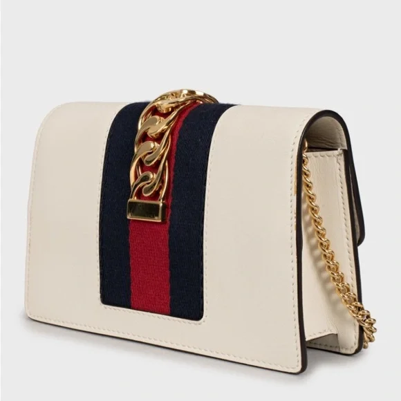 FLASH SALE!!!✨💎GORGEOUS💎✨ GUCCI Sylvie chain crossbody w/ COA, Dustbag & GWP.